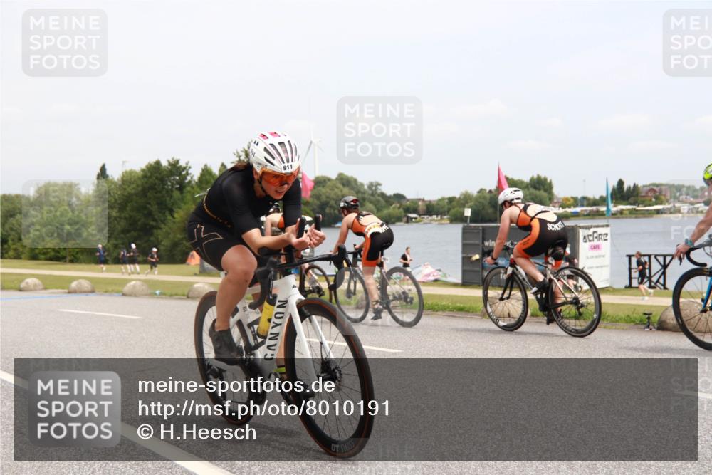21.06.2025 - 27. Vierlanden-Triathlon H.Heesch http://msf.ph/oto/8010191 15.06.2025 12:34:43 Radfahren 911, 912, 1073, 1074, 1076 meine-sportfotos.de