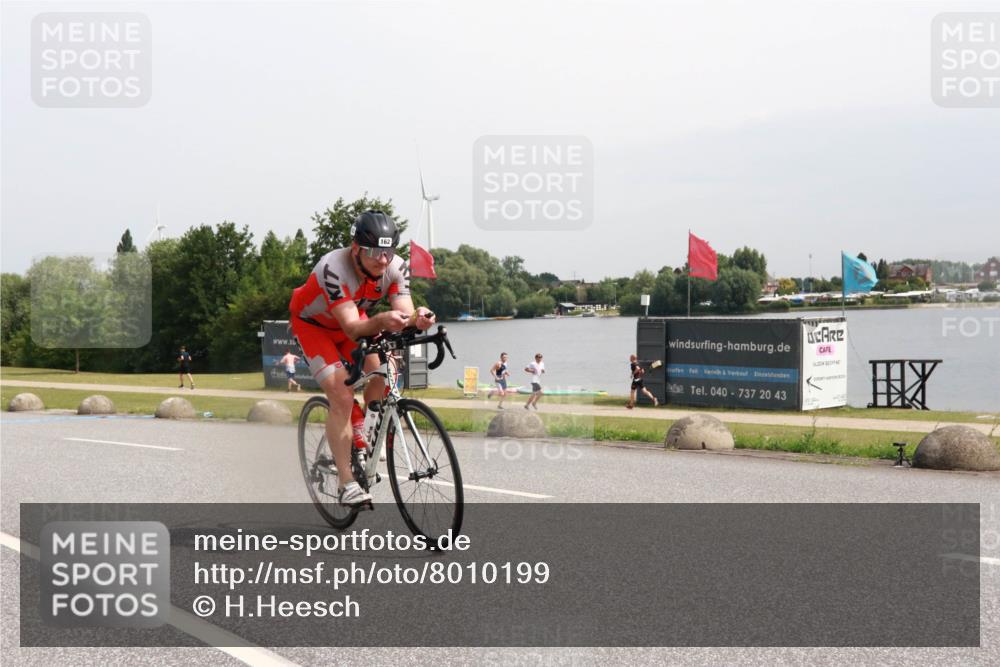 15.06.2025 - 27. Vierlanden-Triathlon H.Heesch http://msf.ph/oto/8010199 15.06.2025 11:00:37 Radfahren 157, 162, 417, 489, 571, 638 meine-sportfotos.de