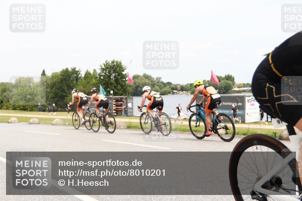 21.06.2025 - 27. Vierlanden-Triathlon H.Heesch http://msf.ph/oto/8010201 15.06.2025 12:34:43 Radfahren 911, 912, 1073, 1074, 1076 meine-sportfotos.de