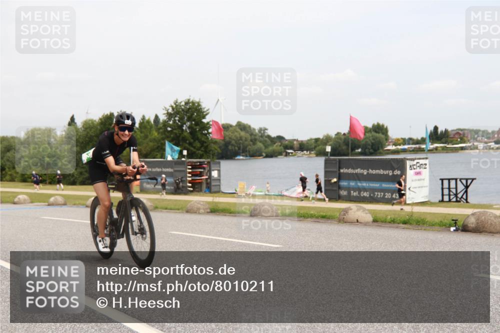 21.06.2025 - 27. Vierlanden-Triathlon H.Heesch http://msf.ph/oto/8010211 15.06.2025 12:34:45 Radfahren 911, 912, 1019, 1020, 1022, 1023, 1073, 1074, 1075, 1076 meine-sportfotos.de
