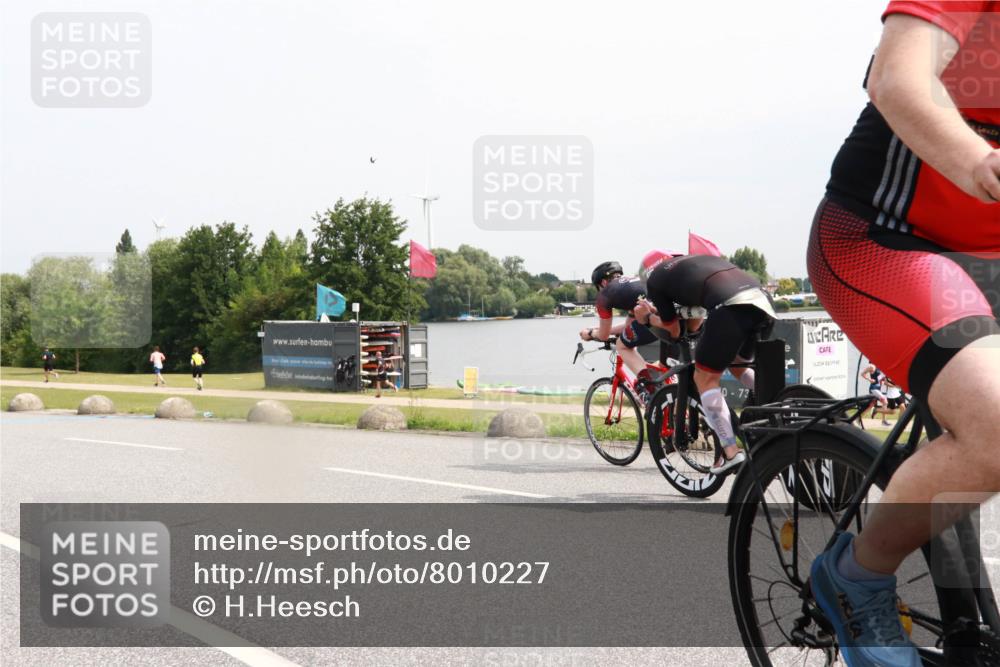 15.06.2025 - 27. Vierlanden-Triathlon H.Heesch http://msf.ph/oto/8010227 15.06.2025 11:00:40 Radfahren 61, 157, 162, 417, 638 meine-sportfotos.de