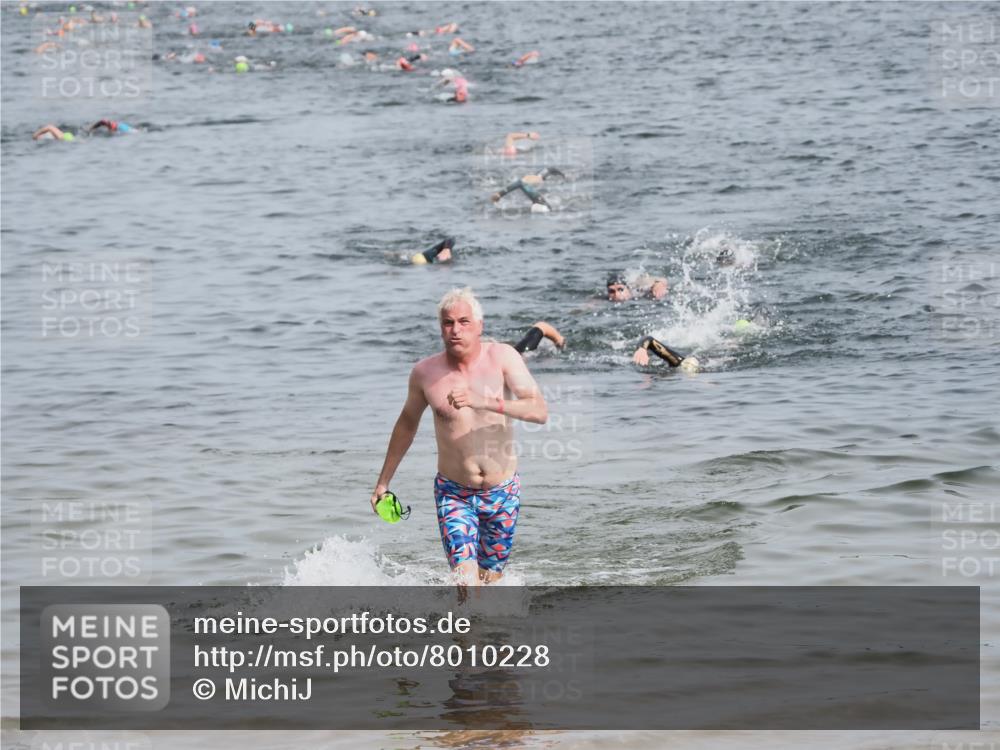 21.06.2025 - 27. Vierlanden-Triathlon MichiJ http://msf.ph/oto/8010228 15.06.2026 10:13:24 Schwimmen 623 meine-sportfotos.de
