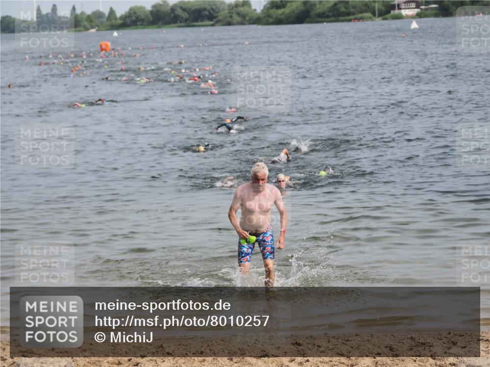 21.06.2025 - 27. Vierlanden-Triathlon MichiJ http://msf.ph/oto/8010257 15.06.2026 10:13:25 Schwimmen 623 meine-sportfotos.de