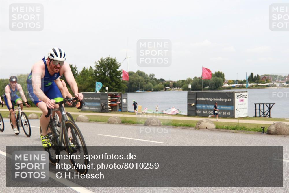 21.06.2025 - 27. Vierlanden-Triathlon H.Heesch http://msf.ph/oto/8010259 15.06.2025 12:35:02 Radfahren 811, 1014, 1015, 1016, 1017, 1018 meine-sportfotos.de