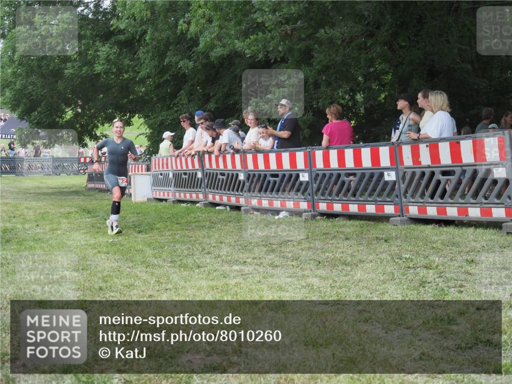 21.06.2025 - 27. Vierlanden-Triathlon KatJ http://msf.ph/oto/8010260 15.06.2025 13:03:54 Ziel 202, 1040 meine-sportfotos.de