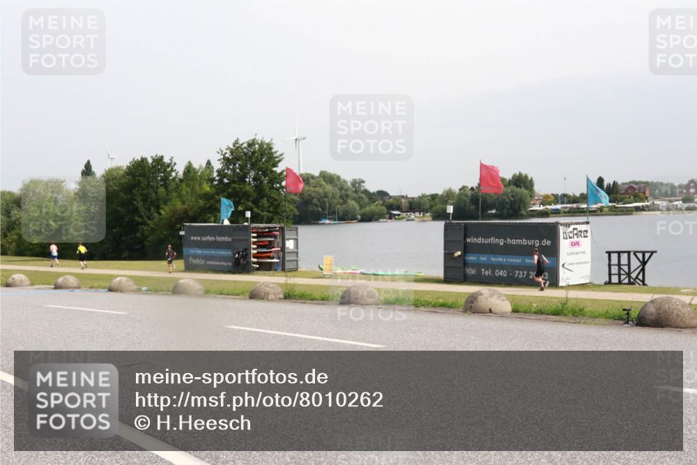15.06.2025 - 27. Vierlanden-Triathlon H.Heesch http://msf.ph/oto/8010262 15.06.2025 11:00:43 Radfahren 61, 162, 417, 421, 586, 726, 759 meine-sportfotos.de