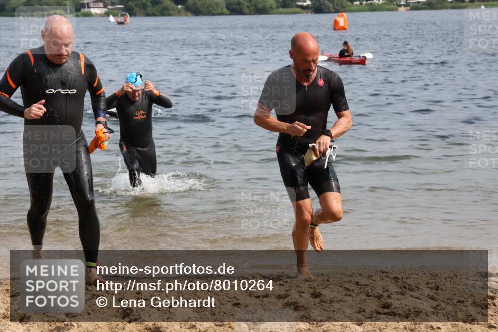 15.06.2025 - 27. Vierlanden-Triathlon Lena Gebhardt http://msf.ph/oto/8010264 15.06.2025 10:07:14 Schwimmen 374, 376, 383, 431, 459, 462 meine-sportfotos.de