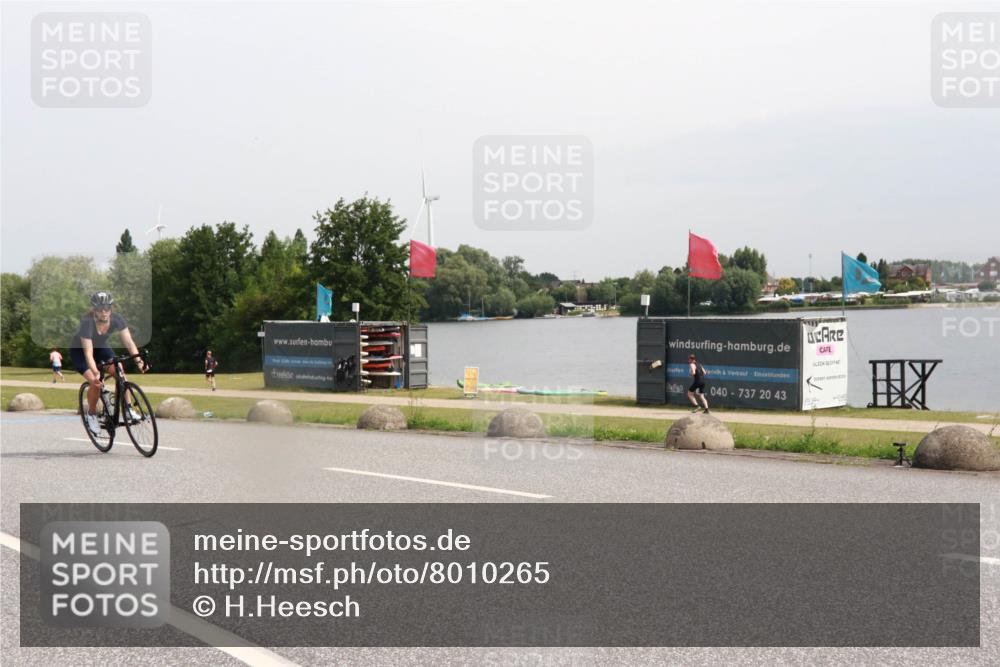 15.06.2025 - 27. Vierlanden-Triathlon H.Heesch http://msf.ph/oto/8010265 15.06.2025 11:00:44 Radfahren 61, 226, 417, 421, 586, 726, 759 meine-sportfotos.de