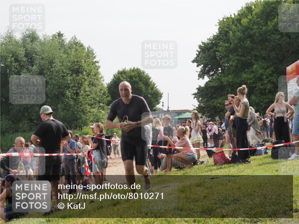 15.06.2025 - 27. Vierlanden-Triathlon KatJ http://msf.ph/oto/8010271 15.06.2025 10:08:37 Schwimmen 387, 454, 469 meine-sportfotos.de