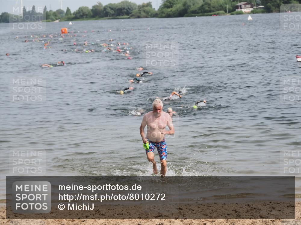 21.06.2025 - 27. Vierlanden-Triathlon MichiJ http://msf.ph/oto/8010272 15.06.2026 10:13:25 Schwimmen 623 meine-sportfotos.de