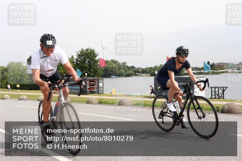 15.06.2025 - 27. Vierlanden-Triathlon H.Heesch http://msf.ph/oto/8010279 15.06.2025 11:00:44 Radfahren 61, 226, 417, 421, 586, 726, 759 meine-sportfotos.de