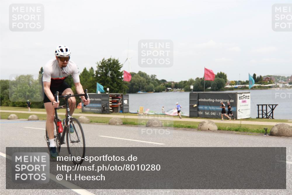 21.06.2025 - 27. Vierlanden-Triathlon H.Heesch http://msf.ph/oto/8010280 15.06.2025 12:35:12 Radfahren 672, 720 meine-sportfotos.de