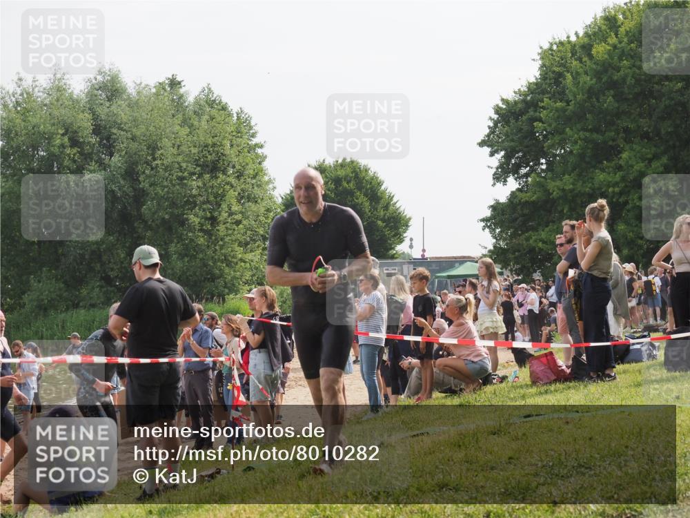 15.06.2025 - 27. Vierlanden-Triathlon KatJ http://msf.ph/oto/8010282 15.06.2025 10:08:37 Schwimmen 387, 454, 469 meine-sportfotos.de