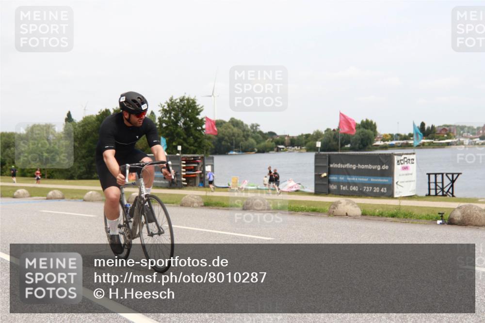 21.06.2025 - 27. Vierlanden-Triathlon H.Heesch http://msf.ph/oto/8010287 15.06.2025 12:35:14 Radfahren 672, 720 meine-sportfotos.de