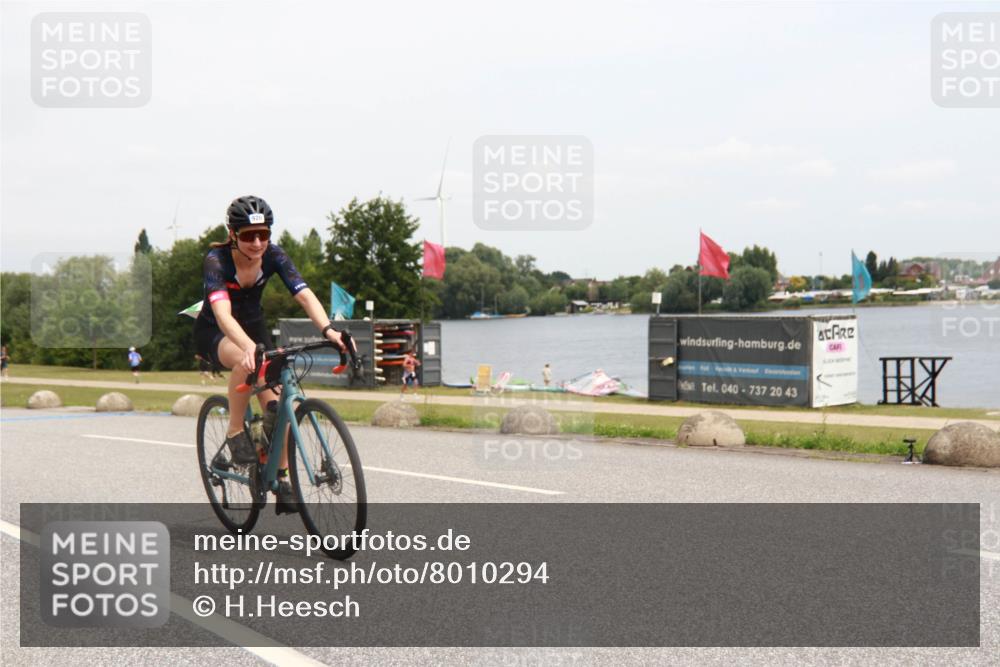 21.06.2025 - 27. Vierlanden-Triathlon H.Heesch http://msf.ph/oto/8010294 15.06.2025 12:35:21 Radfahren 920 meine-sportfotos.de