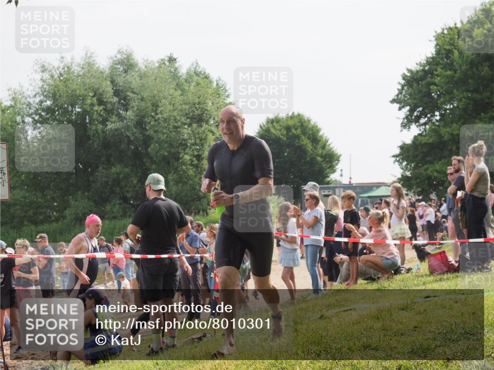 15.06.2025 - 27. Vierlanden-Triathlon KatJ http://msf.ph/oto/8010301 15.06.2025 10:08:38 Schwimmen 380, 387, 437, 454, 469 meine-sportfotos.de