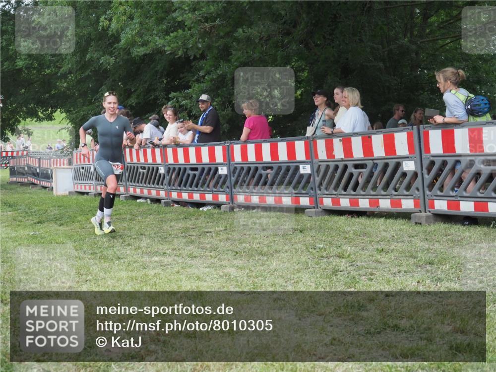 21.06.2025 - 27. Vierlanden-Triathlon KatJ http://msf.ph/oto/8010305 15.06.2025 13:03:55 Ziel 202, 1040 meine-sportfotos.de
