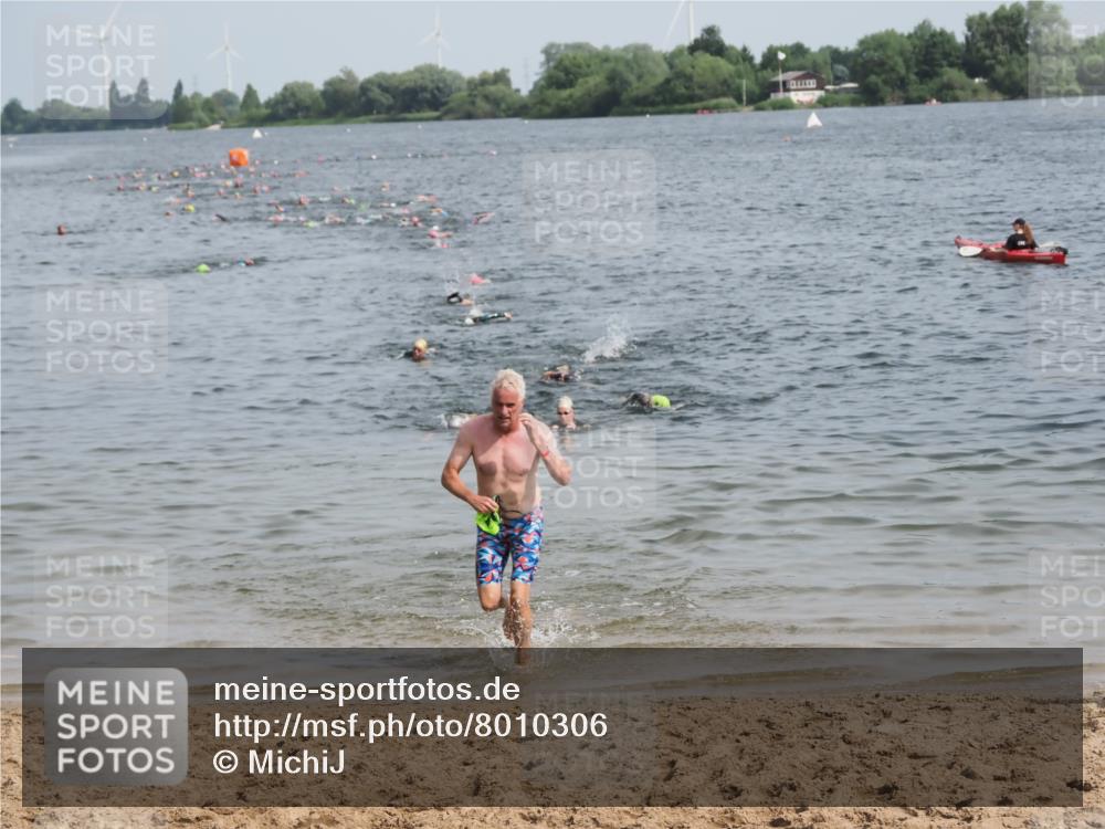 21.06.2025 - 27. Vierlanden-Triathlon MichiJ http://msf.ph/oto/8010306 15.06.2026 10:13:26 Schwimmen 623 meine-sportfotos.de