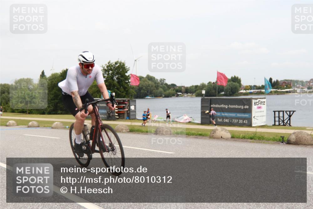21.06.2025 - 27. Vierlanden-Triathlon H.Heesch http://msf.ph/oto/8010312 15.06.2025 12:35:48 Radfahren 201, 655 meine-sportfotos.de