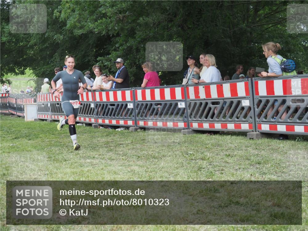 21.06.2025 - 27. Vierlanden-Triathlon KatJ http://msf.ph/oto/8010323 15.06.2025 13:03:55 Ziel 202, 1040 meine-sportfotos.de