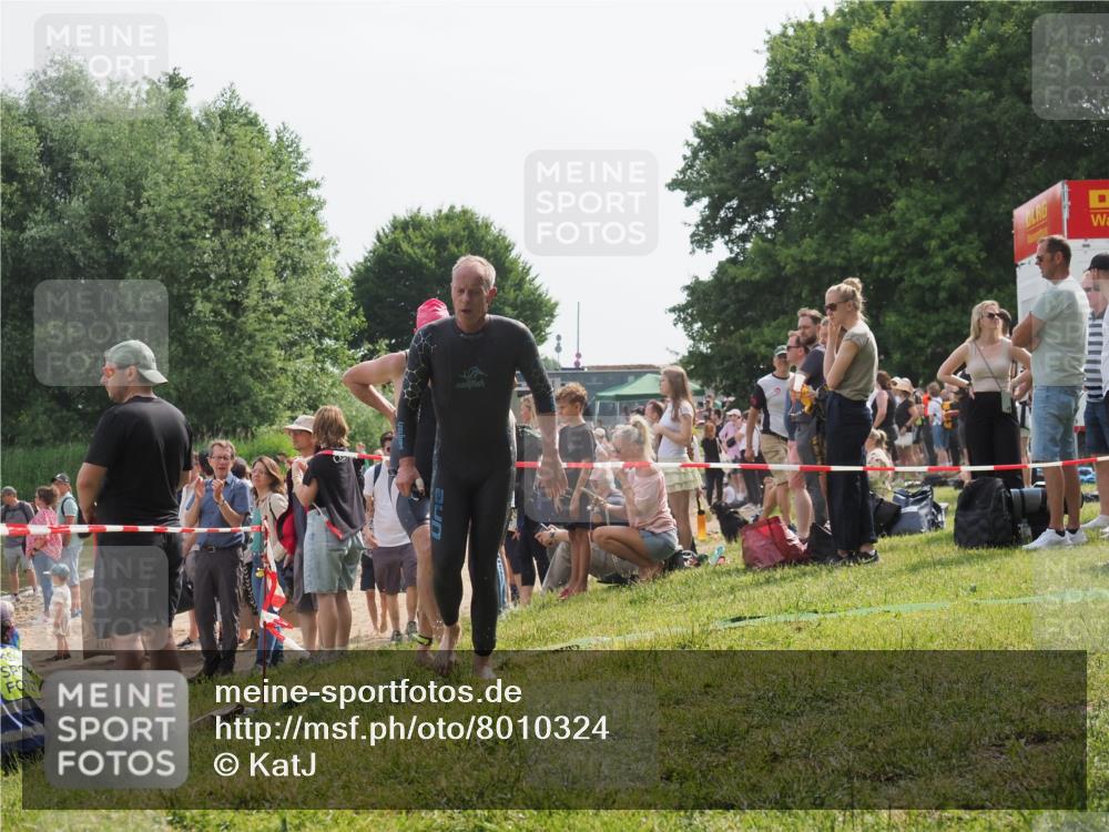 15.06.2025 - 27. Vierlanden-Triathlon KatJ http://msf.ph/oto/8010324 15.06.2025 10:08:40 Schwimmen 380, 387, 437, 454, 469 meine-sportfotos.de