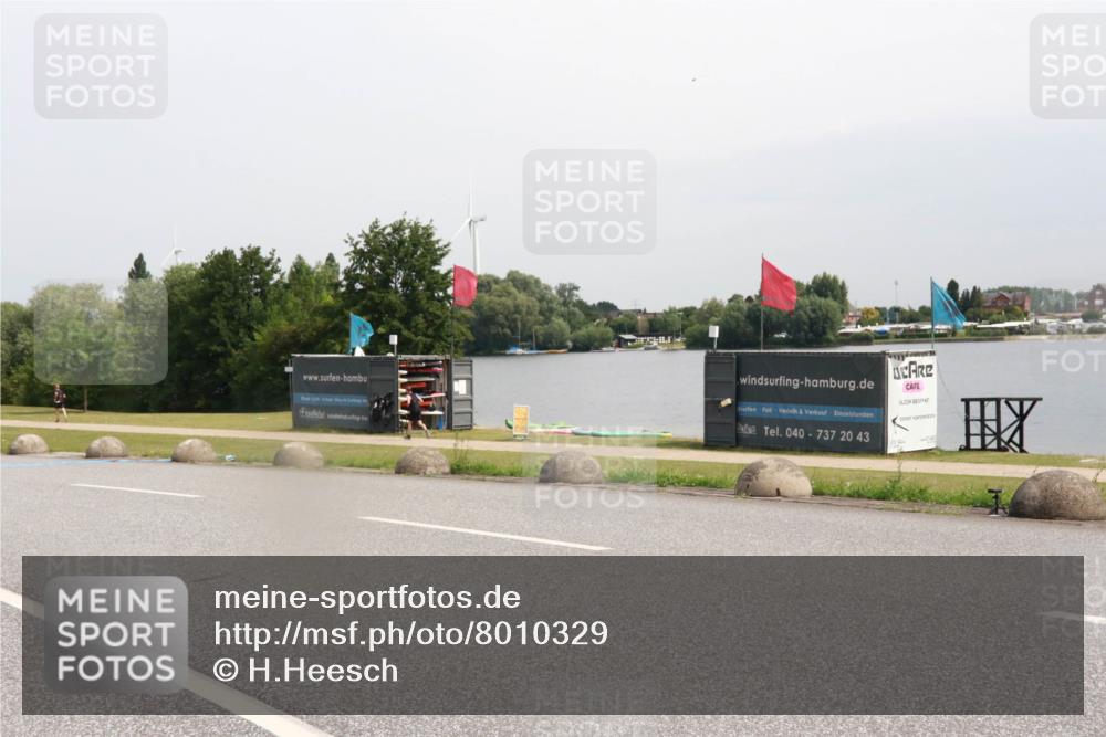 15.06.2025 - 27. Vierlanden-Triathlon H.Heesch http://msf.ph/oto/8010329 15.06.2025 11:00:48 Radfahren 226, 421, 586, 726, 759 meine-sportfotos.de