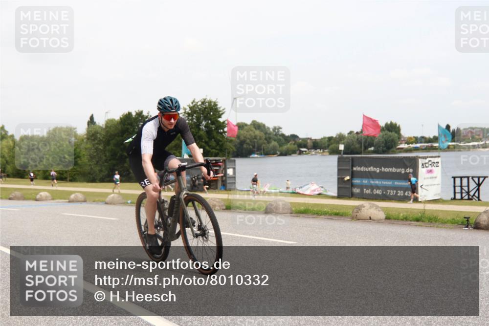 21.06.2025 - 27. Vierlanden-Triathlon H.Heesch http://msf.ph/oto/8010332 15.06.2025 12:36:01 Radfahren 960, 1069, 1070, 1071, 1072 meine-sportfotos.de
