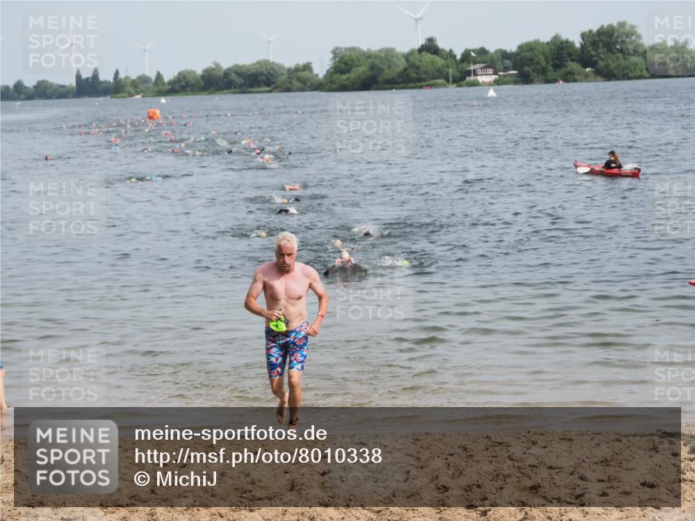21.06.2025 - 27. Vierlanden-Triathlon MichiJ http://msf.ph/oto/8010338 15.06.2026 10:13:27 Schwimmen 623 meine-sportfotos.de