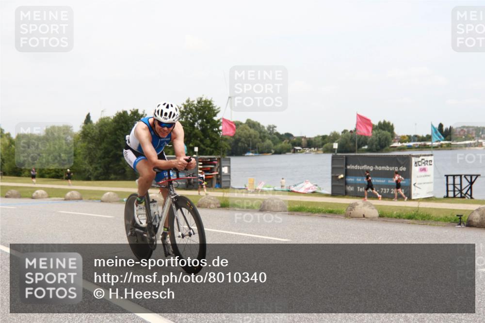 21.06.2025 - 27. Vierlanden-Triathlon H.Heesch http://msf.ph/oto/8010340 15.06.2025 12:36:08 Radfahren 798 meine-sportfotos.de