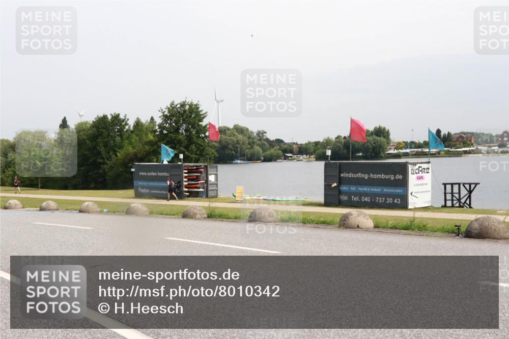15.06.2025 - 27. Vierlanden-Triathlon H.Heesch http://msf.ph/oto/8010342 15.06.2025 11:00:49 Radfahren 226, 421, 586, 726, 759 meine-sportfotos.de