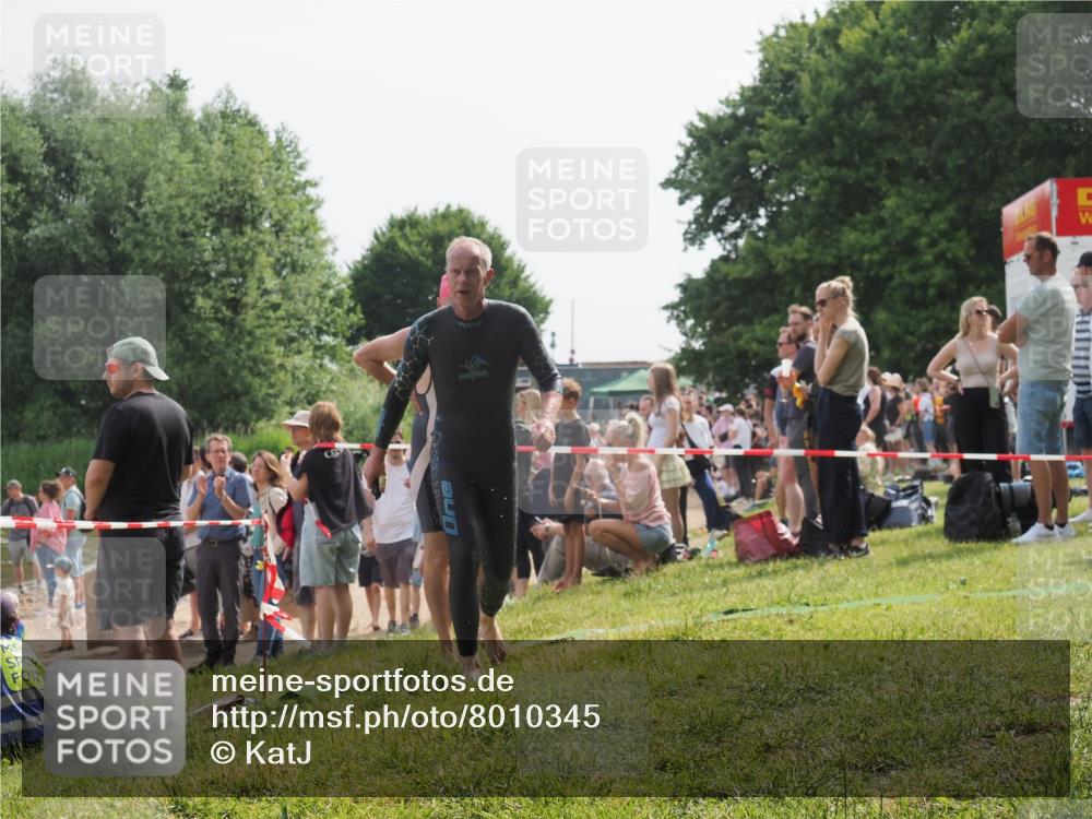 15.06.2025 - 27. Vierlanden-Triathlon KatJ http://msf.ph/oto/8010345 15.06.2025 10:08:41 Schwimmen 380, 387, 437, 454, 469 meine-sportfotos.de