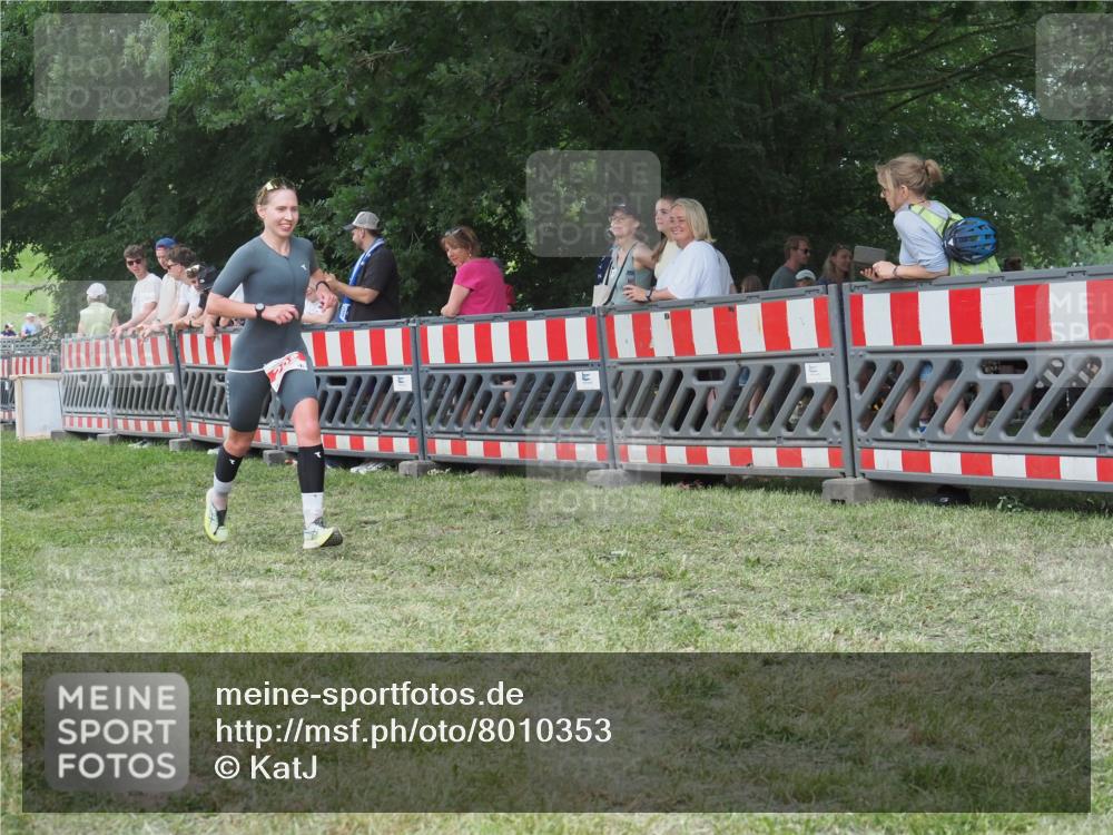 21.06.2025 - 27. Vierlanden-Triathlon KatJ http://msf.ph/oto/8010353 15.06.2025 13:03:56 Ziel 202, 1040 meine-sportfotos.de