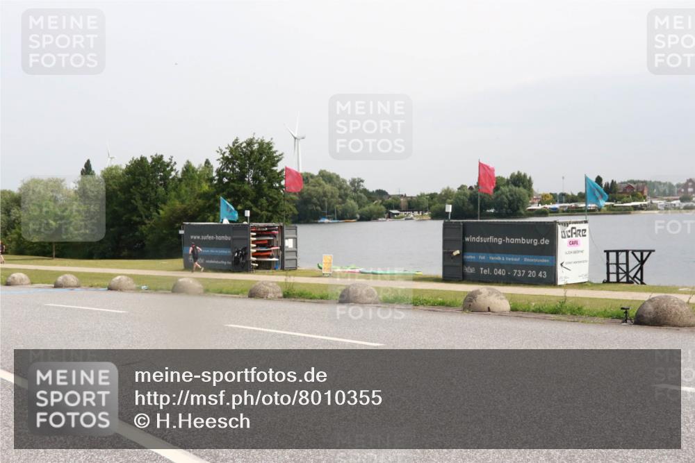 15.06.2025 - 27. Vierlanden-Triathlon H.Heesch http://msf.ph/oto/8010355 15.06.2025 11:00:50 Radfahren 226, 421, 586 meine-sportfotos.de