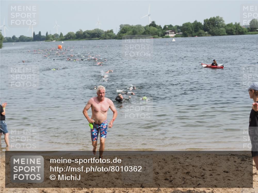 21.06.2025 - 27. Vierlanden-Triathlon MichiJ http://msf.ph/oto/8010362 15.06.2026 10:13:28 Schwimmen 623 meine-sportfotos.de