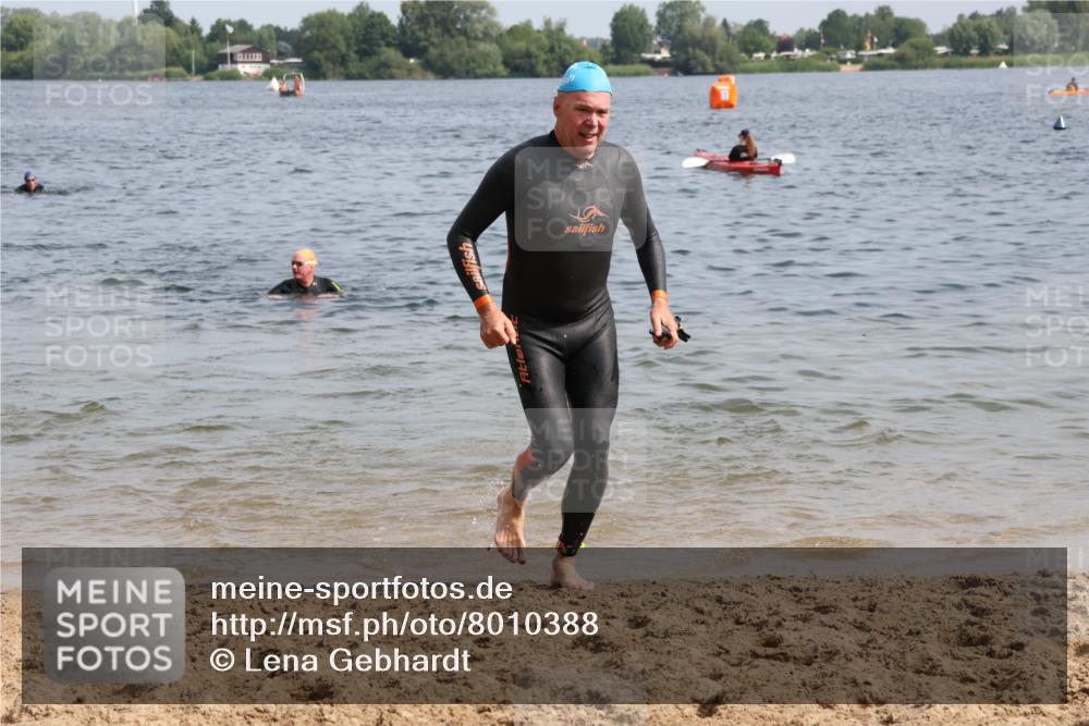 15.06.2025 - 27. Vierlanden-Triathlon Lena Gebhardt http://msf.ph/oto/8010388 15.06.2025 10:07:17 Schwimmen 374, 383, 414, 431, 459, 462 meine-sportfotos.de