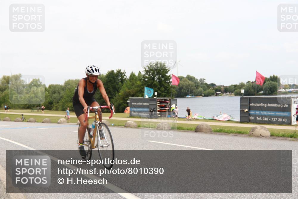 21.06.2025 - 27. Vierlanden-Triathlon H.Heesch http://msf.ph/oto/8010390 15.06.2025 12:36:25 Radfahren 893 meine-sportfotos.de