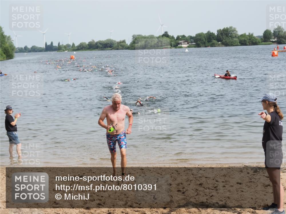 21.06.2025 - 27. Vierlanden-Triathlon MichiJ http://msf.ph/oto/8010391 15.06.2026 10:13:29 Schwimmen 623 meine-sportfotos.de