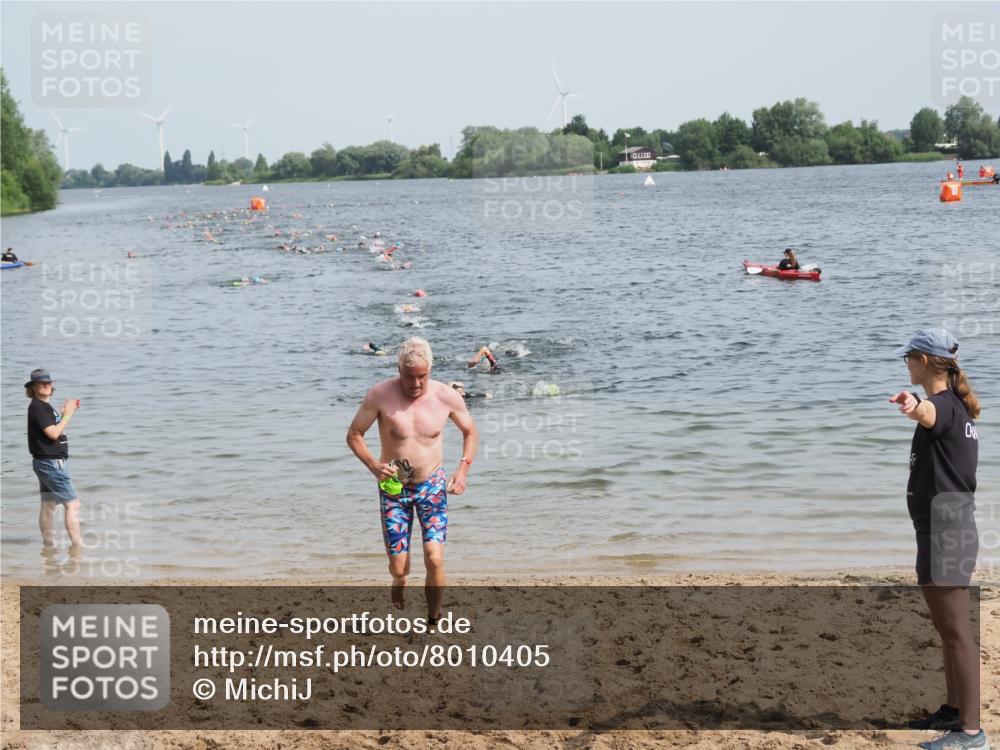 21.06.2025 - 27. Vierlanden-Triathlon MichiJ http://msf.ph/oto/8010405 15.06.2026 10:13:29 Schwimmen 623 meine-sportfotos.de