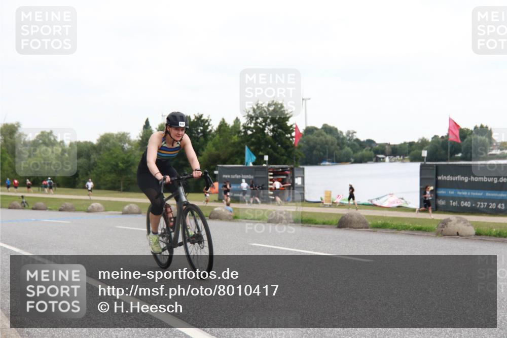 21.06.2025 - 27. Vierlanden-Triathlon H.Heesch http://msf.ph/oto/8010417 15.06.2025 12:53:39 Radfahren 942 meine-sportfotos.de