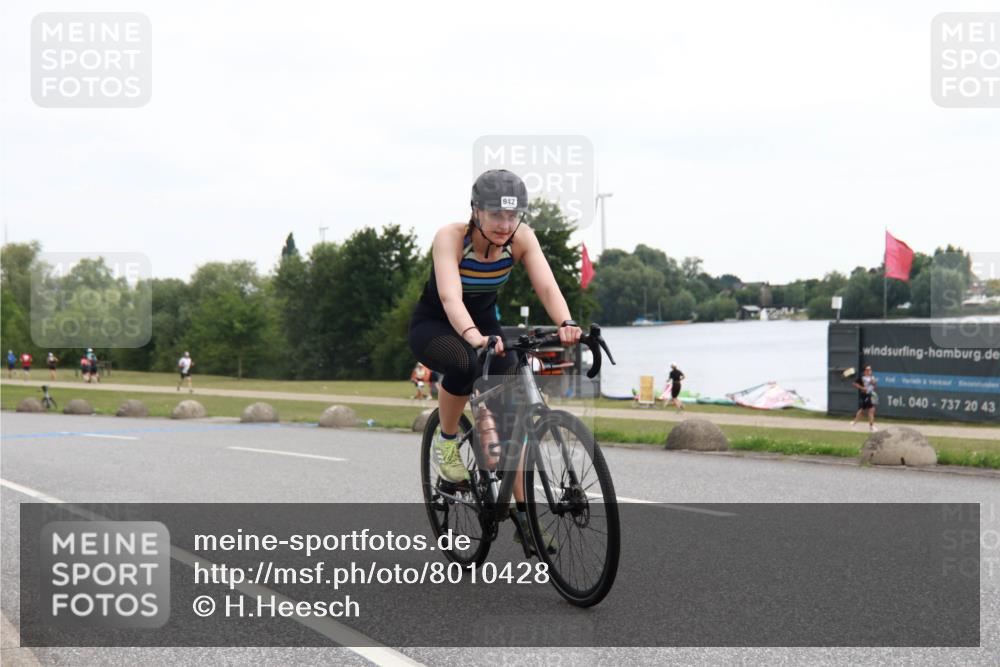 21.06.2025 - 27. Vierlanden-Triathlon H.Heesch http://msf.ph/oto/8010428 15.06.2025 12:53:39 Radfahren 942 meine-sportfotos.de
