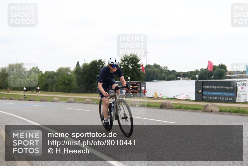 21.06.2025 - 27. Vierlanden-Triathlon H.Heesch http://msf.ph/oto/8010441 15.06.2025 12:53:53 Radfahren 838, 923 meine-sportfotos.de