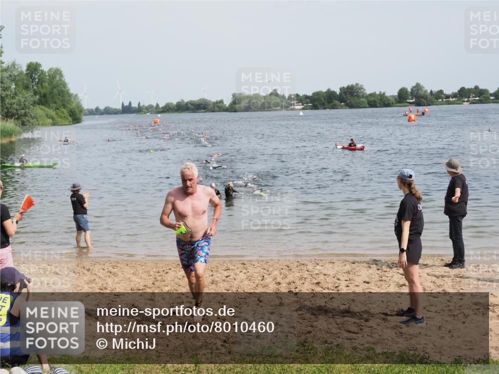 21.06.2025 - 27. Vierlanden-Triathlon MichiJ http://msf.ph/oto/8010460 15.06.2026 10:13:30 Schwimmen 623 meine-sportfotos.de