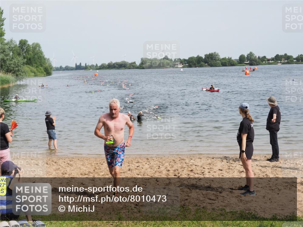 21.06.2025 - 27. Vierlanden-Triathlon MichiJ http://msf.ph/oto/8010473 15.06.2026 10:13:30 Schwimmen 623 meine-sportfotos.de