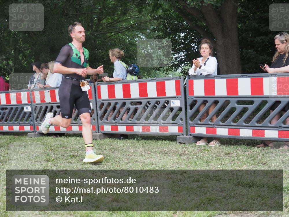21.06.2025 - 27. Vierlanden-Triathlon KatJ http://msf.ph/oto/8010483 15.06.2025 13:04:02 Ziel 1040 meine-sportfotos.de