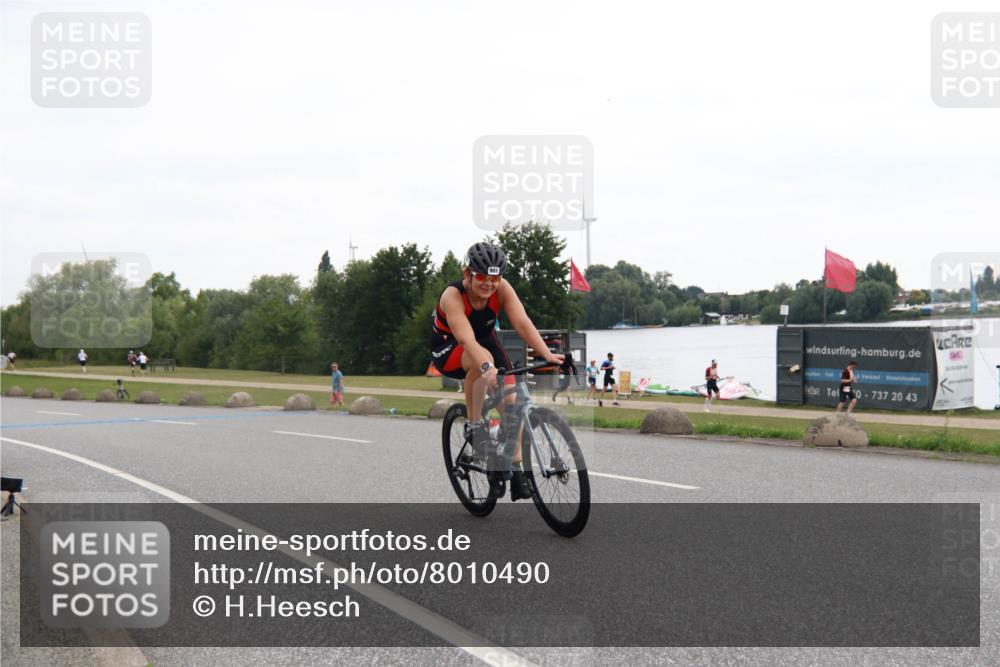 21.06.2025 - 27. Vierlanden-Triathlon H.Heesch http://msf.ph/oto/8010490 15.06.2025 12:56:46 Radfahren 903 meine-sportfotos.de