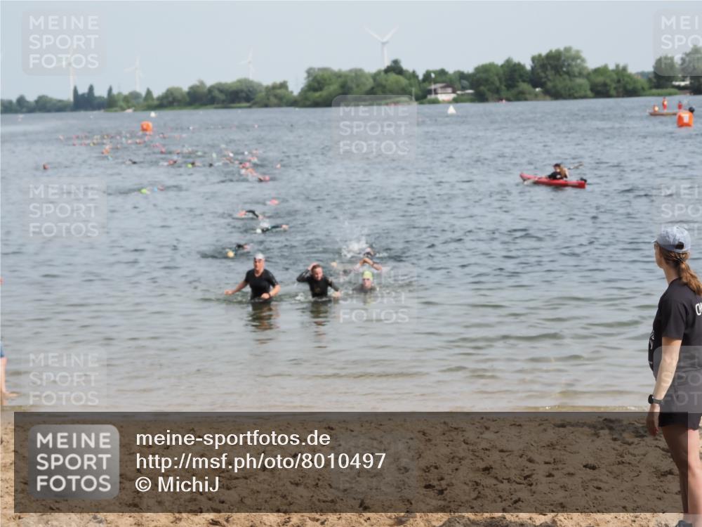 21.06.2025 - 27. Vierlanden-Triathlon MichiJ http://msf.ph/oto/8010497 15.06.2026 10:13:32 Schwimmen 545, 585, 623 meine-sportfotos.de