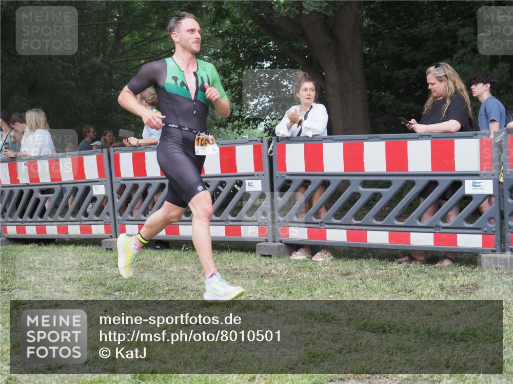 21.06.2025 - 27. Vierlanden-Triathlon KatJ http://msf.ph/oto/8010501 15.06.2025 13:04:02 Ziel 1040 meine-sportfotos.de