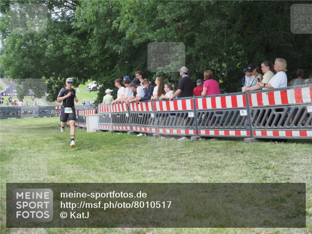 21.06.2025 - 27. Vierlanden-Triathlon KatJ http://msf.ph/oto/8010517 15.06.2025 13:04:26 Ziel 711 meine-sportfotos.de