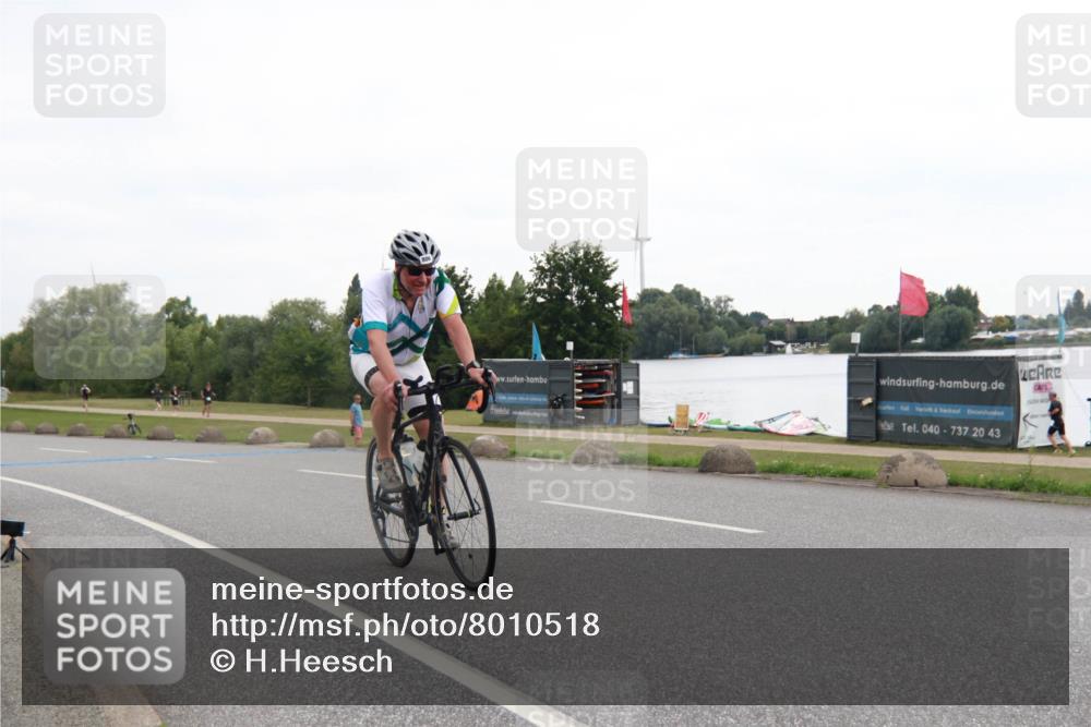 21.06.2025 - 27. Vierlanden-Triathlon H.Heesch http://msf.ph/oto/8010518 15.06.2025 12:56:58 Radfahren 806 meine-sportfotos.de
