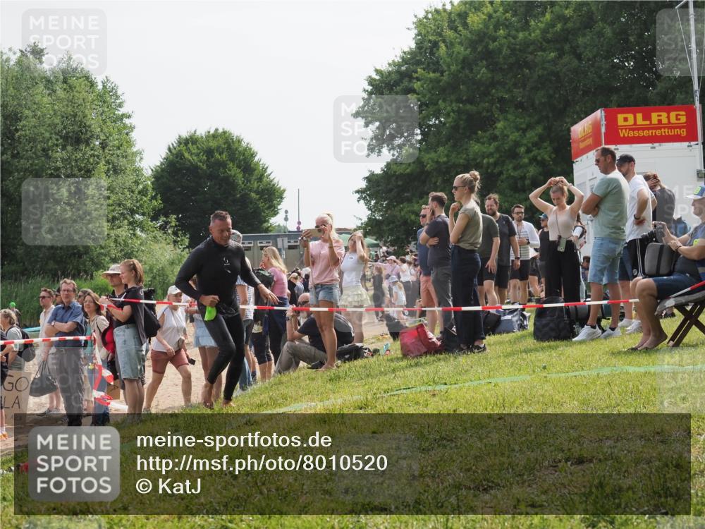 15.06.2025 - 27. Vierlanden-Triathlon KatJ http://msf.ph/oto/8010520 15.06.2025 10:09:37 Schwimmen 421 meine-sportfotos.de